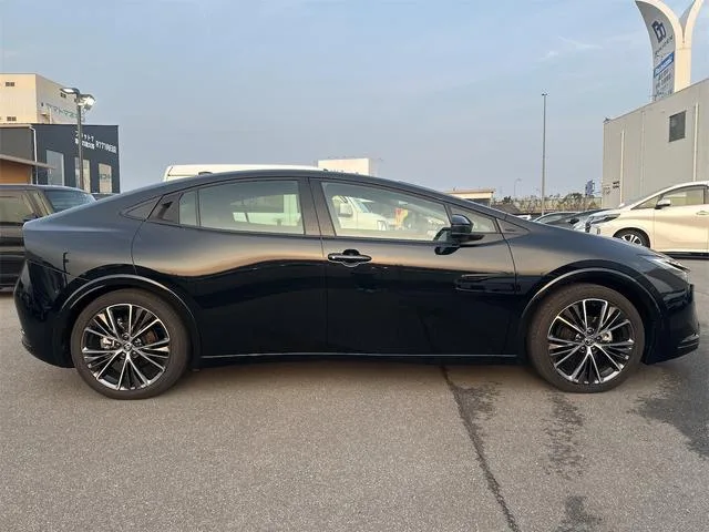 Toyota Prius Z 2024 — миниатюра 2