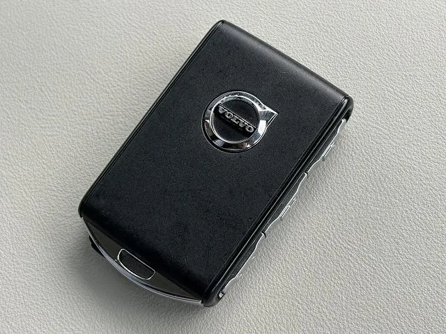 Volvo XC60 PLUS B5 2023 — миниатюра 2