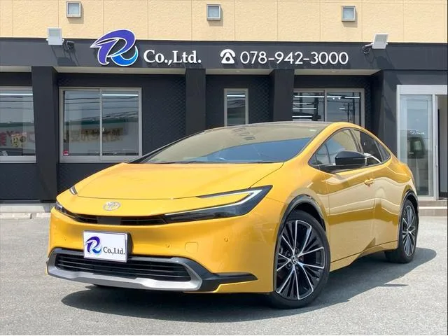 Toyota Prius Z 2023 — фото 1, купить с доставкой в Москву