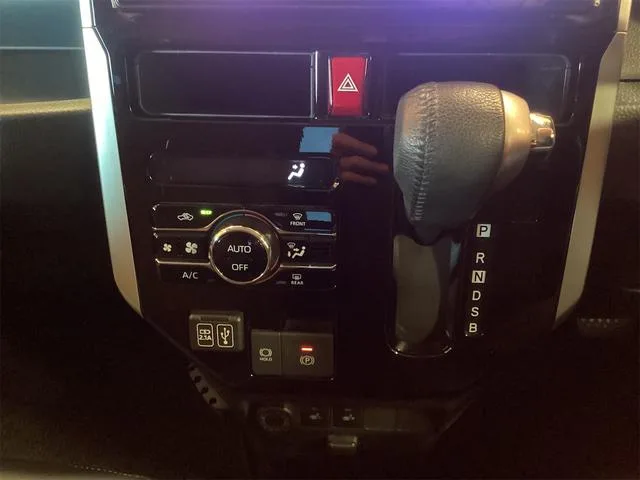 Toyota ROOMY CUSTOM G 2022 — миниатюра 3