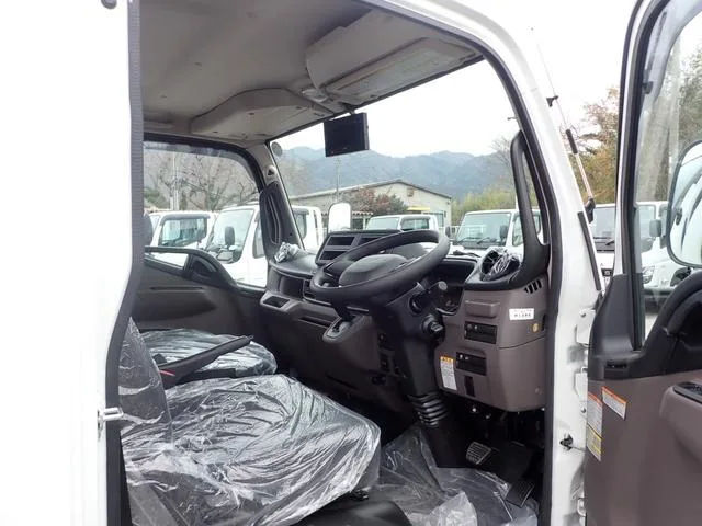 Mitsubishi Fuso CANTER 2025 — миниатюра 3