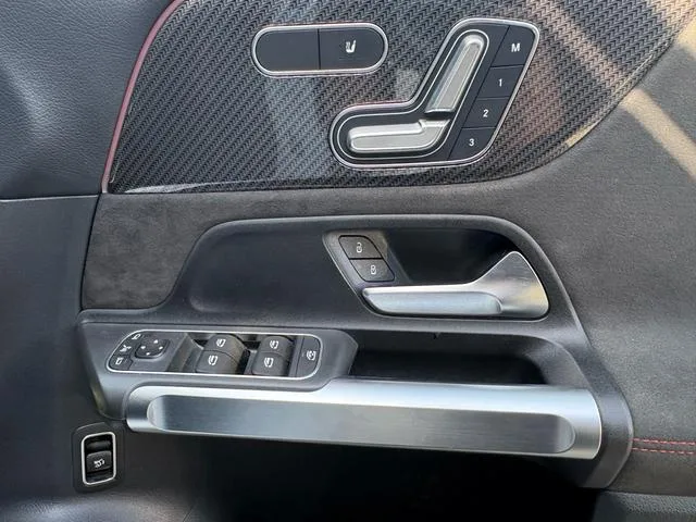 Mercedes-Benz GLB-Class GLB200D 4MATIC AMG LINE PACKAGE 2023 — миниатюра 2