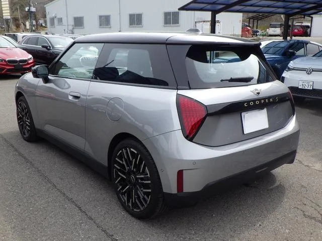 MINI MINI COOPER SE FAVOURED TRIM 2024 — миниатюра 3