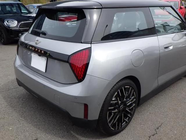 MINI MINI COOPER SE FAVOURED TRIM 2024 — миниатюра 4