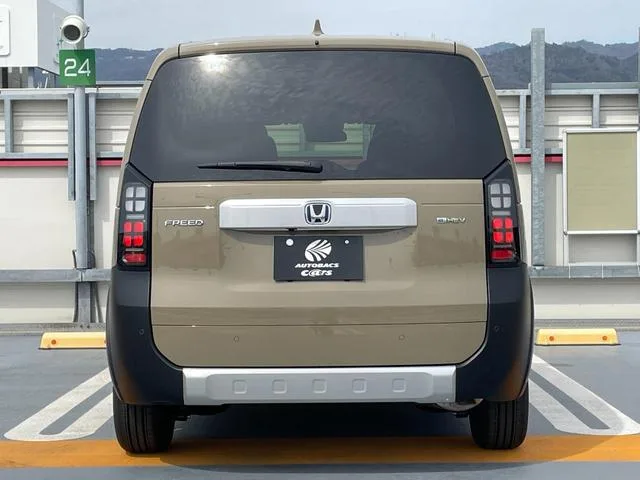 Honda FREED E:HEV CROSSTAR 2026 — миниатюра 3