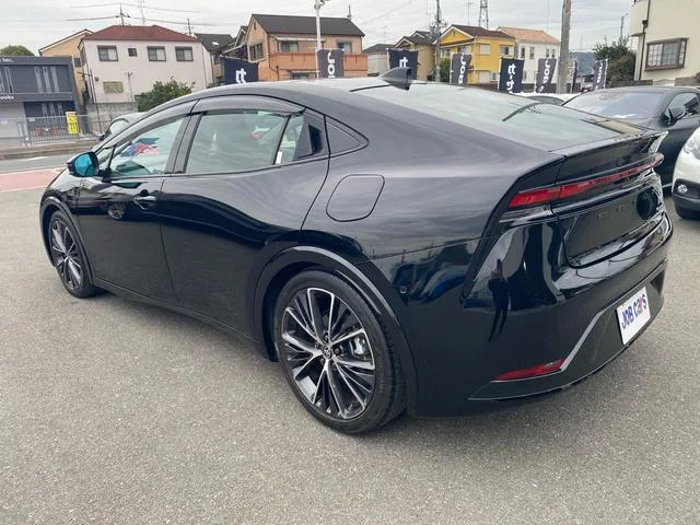 Toyota Prius Z 2023 — миниатюра 2