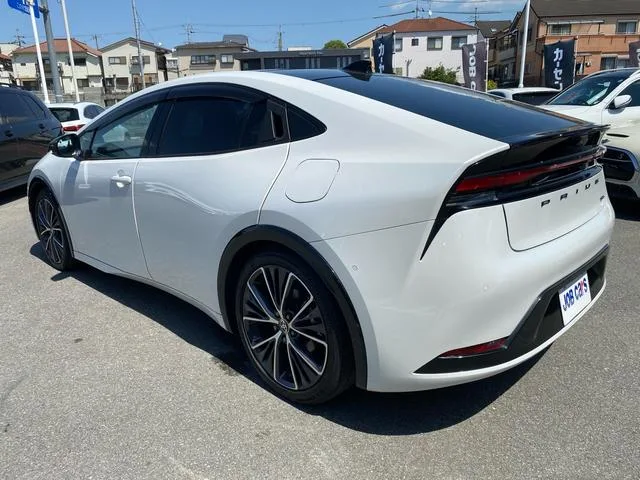 Toyota Prius Z 2023 — миниатюра 2