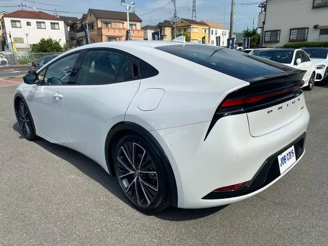 Toyota Prius Z 2024 — миниатюра 2