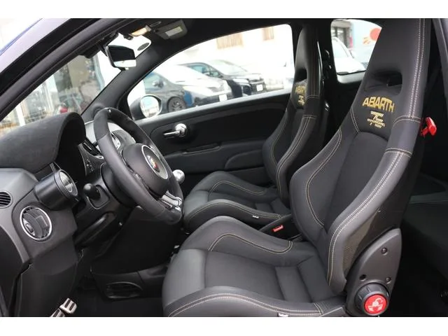 Abarth ABARTH 695 75 ANNIVERSARIO BASE GRADE 2024 — миниатюра 4