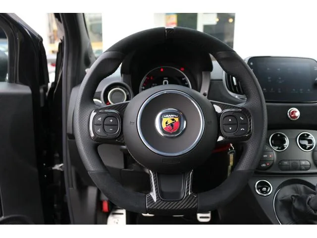 Abarth ABARTH 695 75 ANNIVERSARIO BASE GRADE 2024 — миниатюра 5