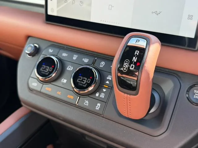 Land Rover LAND ROVER DEFENDER 2025 — миниатюра 3
