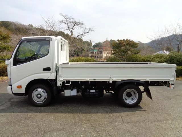 Hino DUTRO 2024 — миниатюра 2
