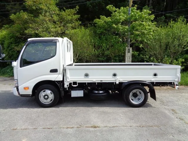 Hino DUTRO 2023 — миниатюра 2