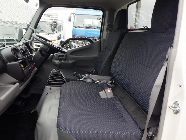 Hino DUTRO 2024 — миниатюра 5