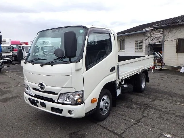 Hino DUTRO 2024 — фото 1, купить с доставкой в Москву