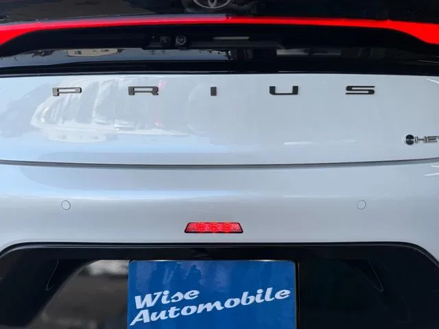 Toyota Prius Z 2023 — миниатюра 3