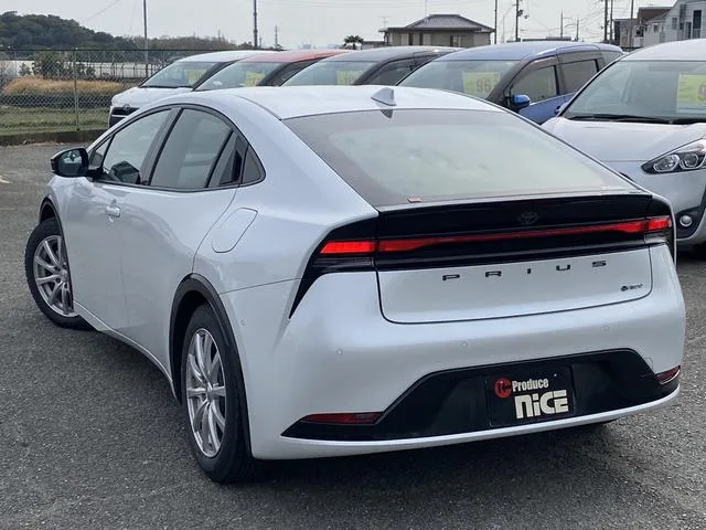 Toyota Prius Z 2023 — миниатюра 5