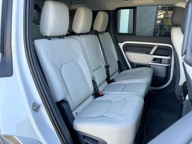 Land Rover Defender 130FIRST EDITION D300 2023 — миниатюра 5