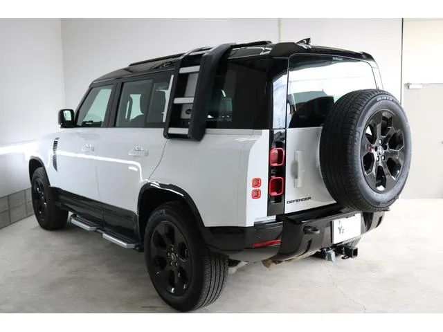 Land Rover Defender 110X-DYNAMIC HSE D300 2023 — миниатюра 3