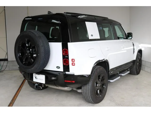 Land Rover Defender 110X-DYNAMIC HSE D300 2023 — миниатюра 4