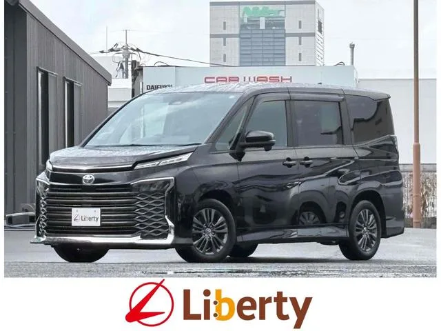 Toyota VOXY S-G 2023 — фото 1, купить с доставкой в Москву