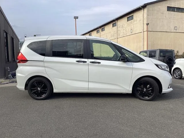 Honda FREED G BLACK STYLE 2024 — миниатюра 3