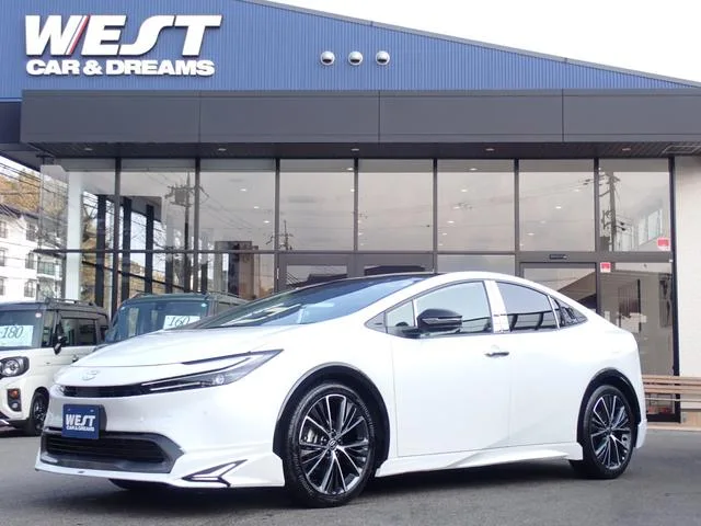 Toyota Prius Z 2023 — фото 1, купить с доставкой в Москву
