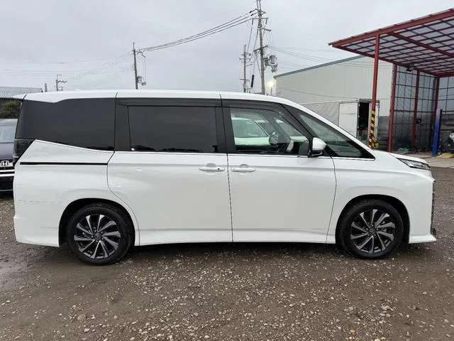 Toyota VOXY HYBRID S-Z 2023 — миниатюра 3