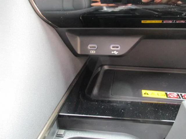 Toyota Alphard Z 2024 — миниатюра 2