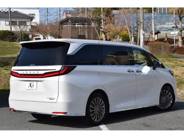 Lexus LM 2025 — миниатюра 5
