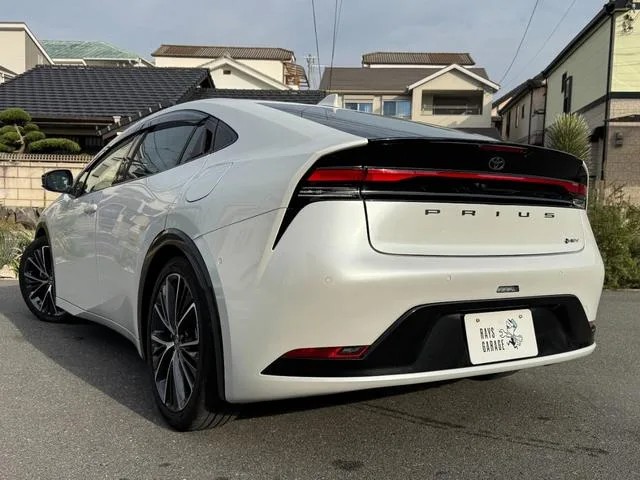 Toyota Prius Z 2023 — миниатюра 3