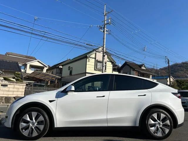 Tesla Model Y RWD 2023 — миниатюра 3