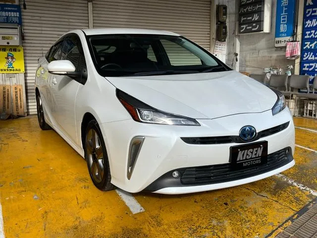 Toyota Prius A PREMIUM TOURING SELECTION 2022 — миниатюра 2