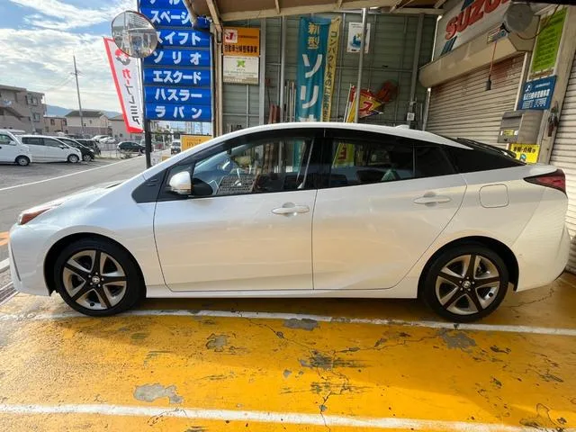Toyota Prius A PREMIUM TOURING SELECTION 2022 — миниатюра 3