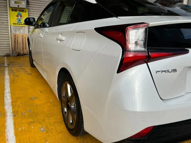 Toyota Prius A PREMIUM TOURING SELECTION 2022 — миниатюра 4