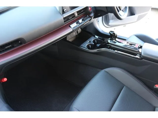 Toyota Prius Z 2023 — миниатюра 4
