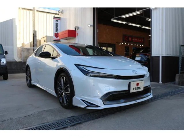 Toyota Prius Z 2023 — фото 1, купить с доставкой в Москву