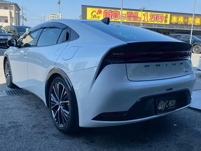Toyota Prius Z 2023 — миниатюра 3