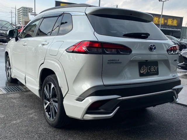 Toyota CorollaCross HYBRID Z 2023 — миниатюра 3