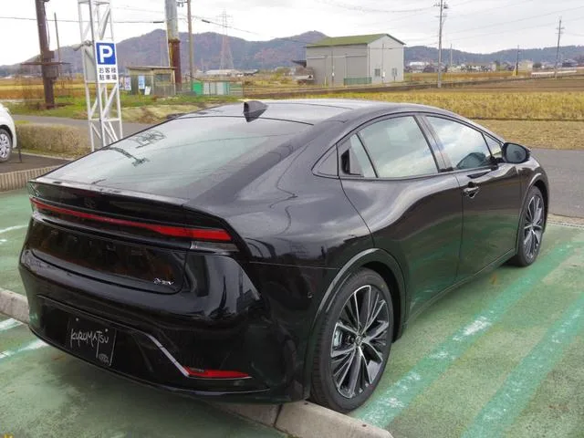 Toyota Prius Z 2023 — миниатюра 2
