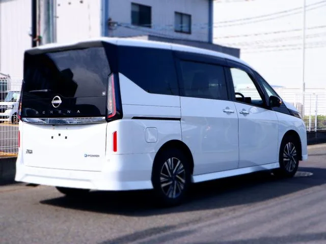 Nissan SERENA E-POWER HIGHWAY STAR V 2023 — миниатюра 3