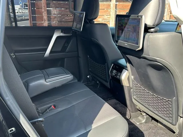 Toyota Land Cruiser Prado TX L PACKAGE 2023 — миниатюра 3