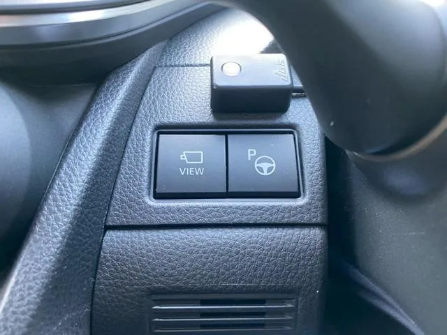 Toyota Prius Z 2023 — миниатюра 4