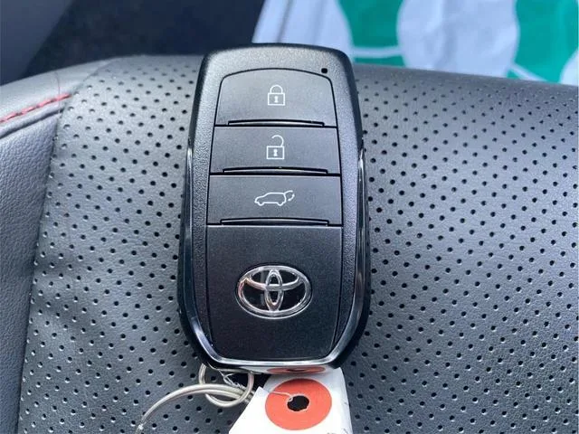 Toyota Prius Z 2023 — миниатюра 5