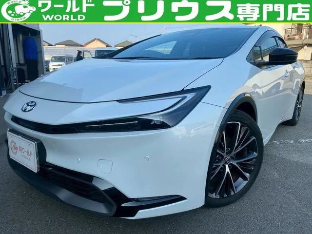Toyota Prius Z 2023 — фото 1, купить с доставкой в Москву