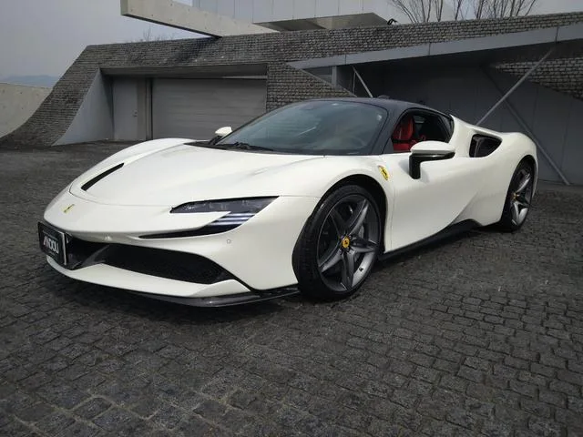Ferrari SF90 Stradale BASE GRADE 2022 — фото 1, купить с доставкой в Москву