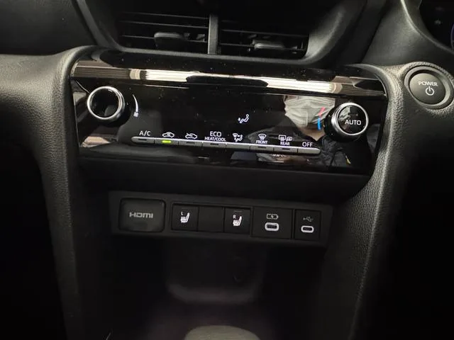Toyota YARIS CROSS HYBRID Z 2025 — миниатюра 4