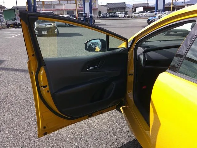 Toyota Prius Z 2023 — миниатюра 4