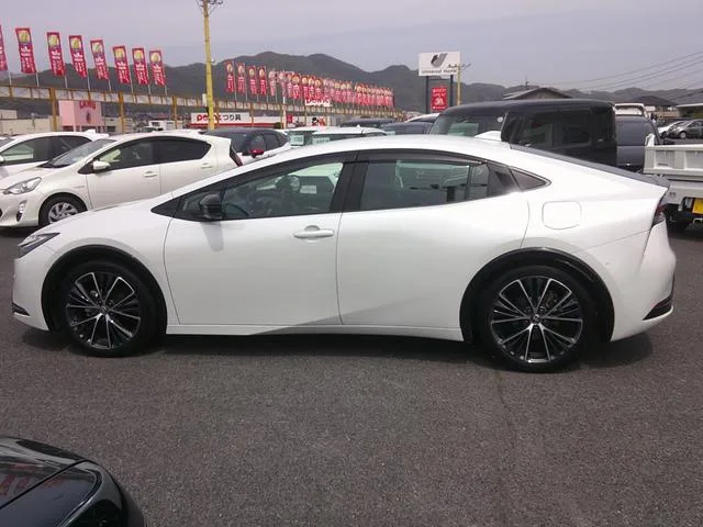 Toyota Prius Z 2023 — миниатюра 4