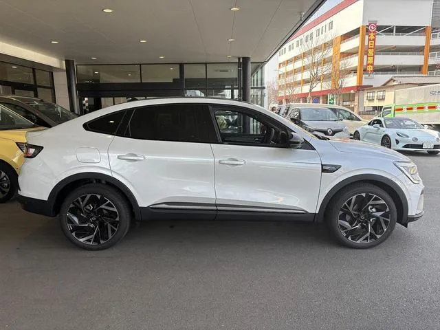 Renault Arkana ESPRIT ALPINE E-TECH FULL HYBRID 2025 — миниатюра 3